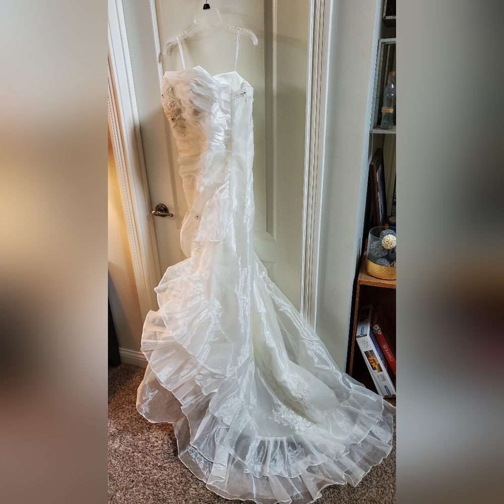 Brand New Custom Bridal Gown Sz 8-10 adjustable
